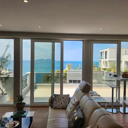 Breathtaking Sea-view Penthouse Apartmán
